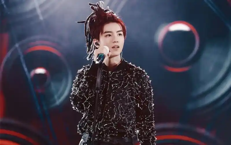 【we will rock you 】& 【we are the champions】-王俊凯无边界演唱