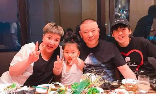 一家四口有,,可爱