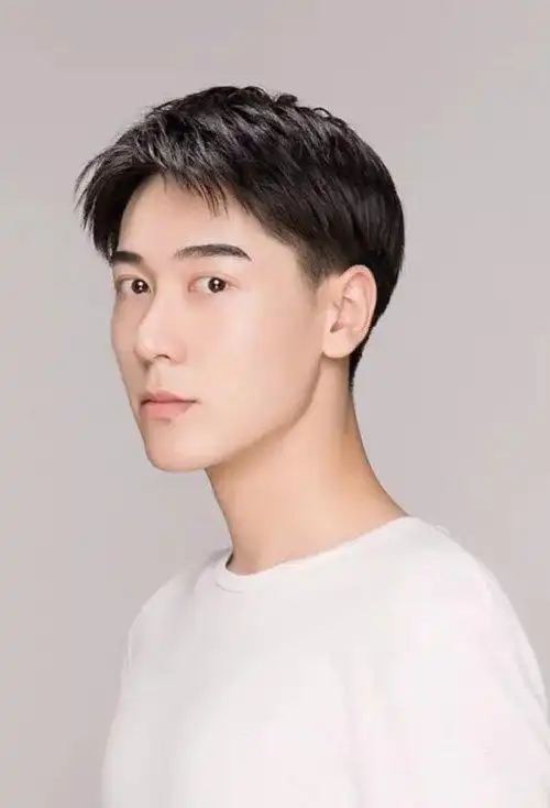 2020好看的男生短发型 值得尝试的男生短发图片