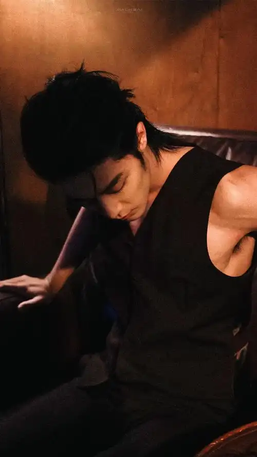 肖战浴室##肖战工作室还让不让人睡