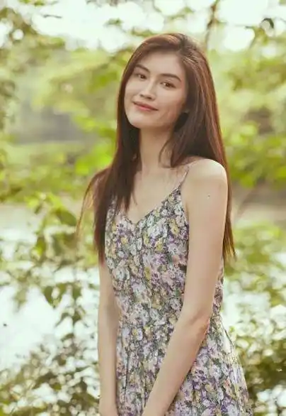 31岁的何穗碎花裙搭配,超模亲自教你怎么搭配衣服_设计_裙子_连衣裙