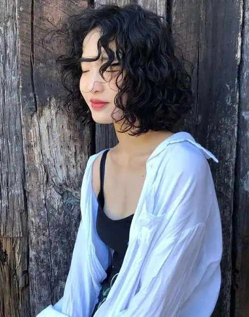 "烫小卷"最蓬松,时尚洋气又显发量|卷发|发型|烫发|脸型|发尾_网易