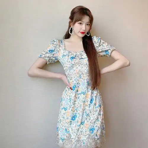 孔雪儿同款法式方领泡泡袖小碎花连衣裙气质修身可盐可甜炸街裙子