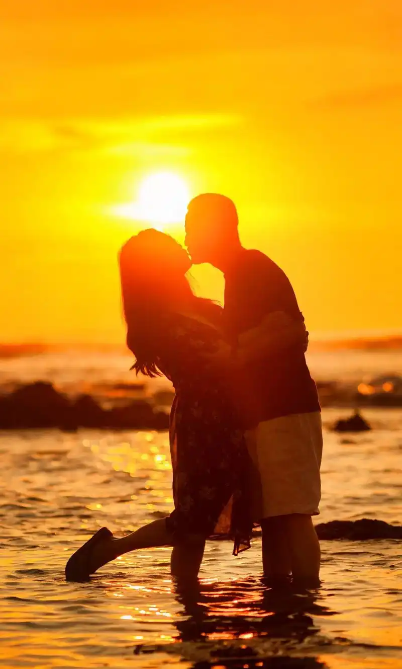 在摄影圈混迹多年,今天以爱之名和大家分享落日晚霞下爱情,可能 - 抖