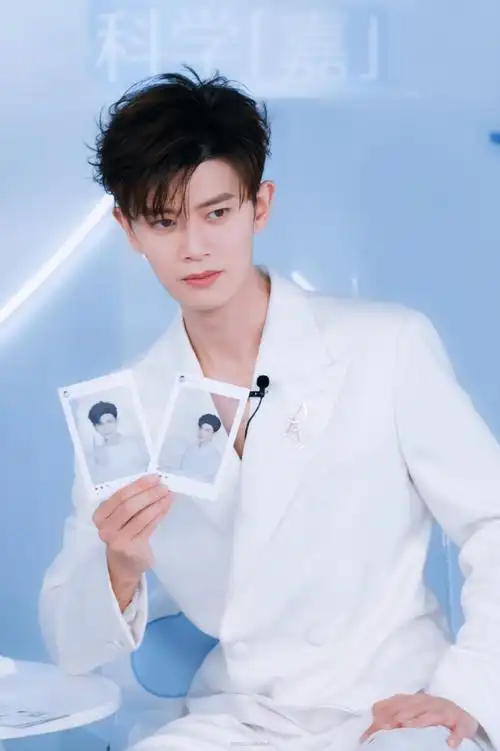 欧诗漫品牌代言人任嘉伦