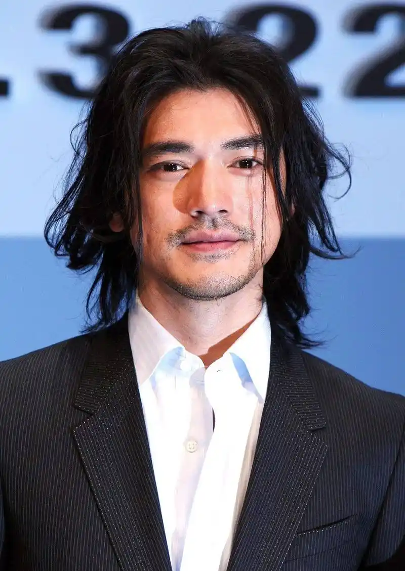 陈可辛心疼他秦岚喜欢他金城武用颜值演绎男女通吃