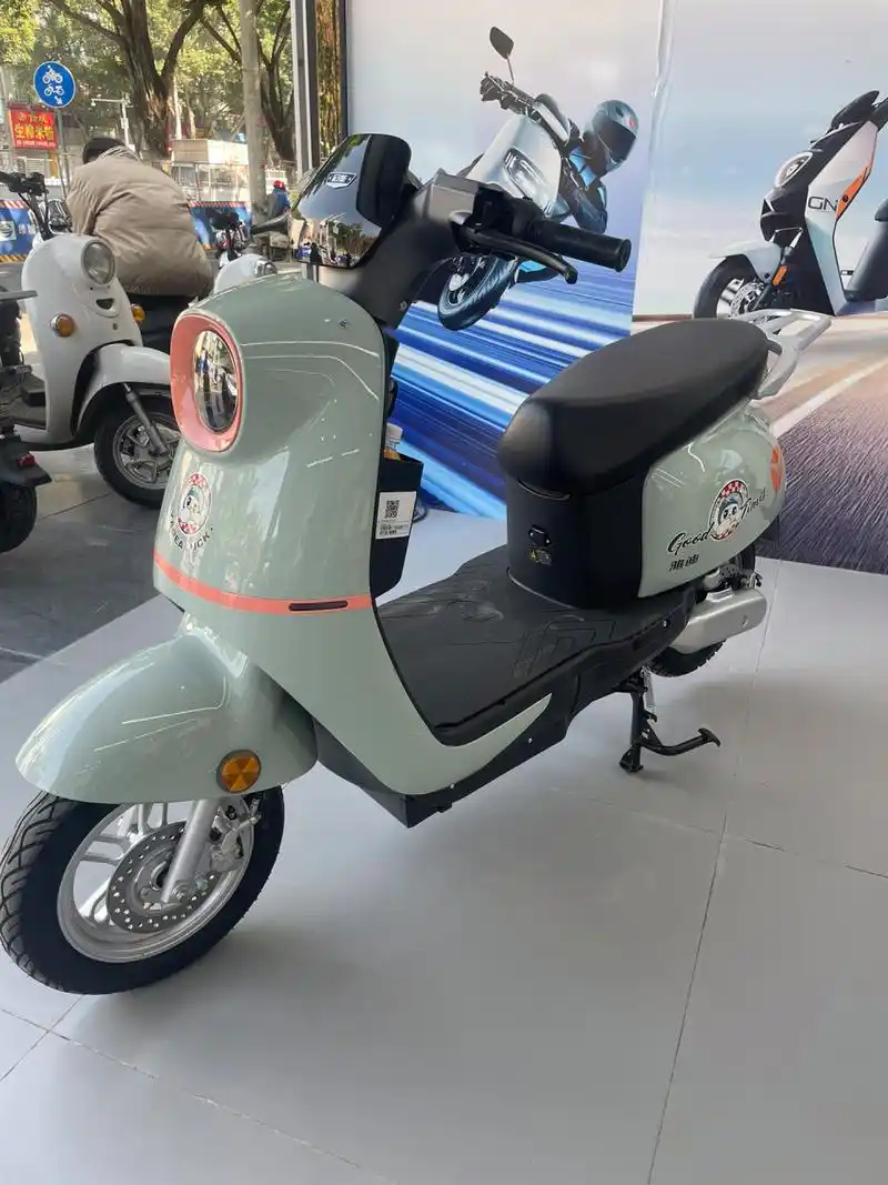 雅迪电动车 新款车型上市,长续航,动力强,冠能系列车型搭配72付23安