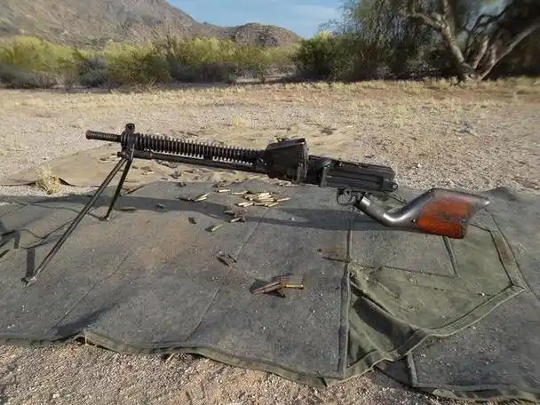 因此,现代军队也将重机枪列为最重要的武器之一.