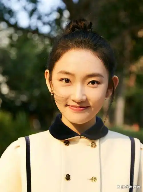 根据她所被赋予的外号,便可窥见周依然在娱乐界的前程.