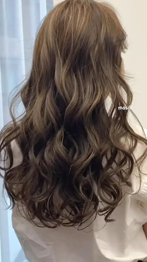 中长发这个年底一定要尝试的复古羊毛卷发