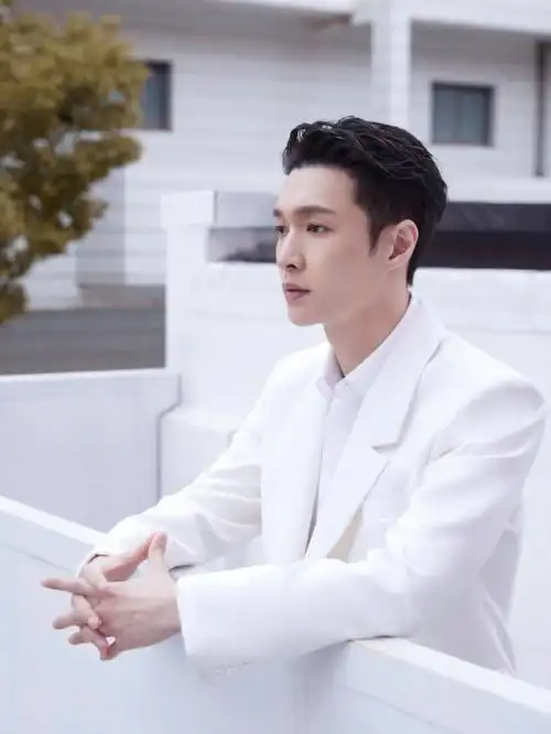 恭喜张艺兴成为黛珂全球护肤代言人