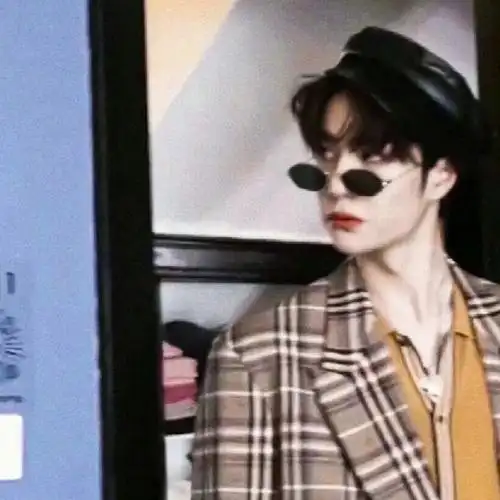 新年新头像,承包互联网男头的真bking    #王一博