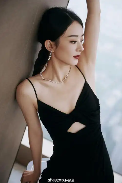 赵丽颖吊带裙写真