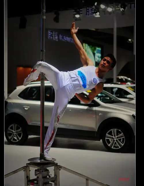 男子汉的钢管舞