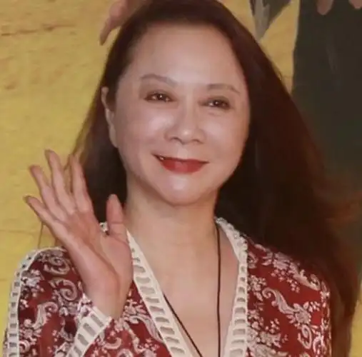 瘦到病态强行装嫩女明星的畸形审美何时休止