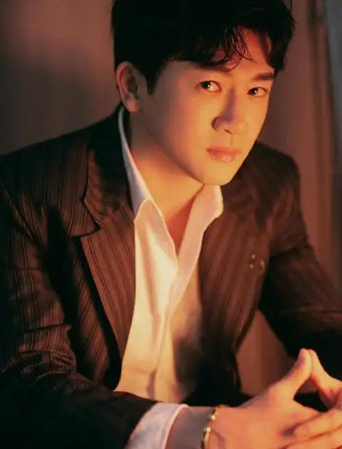 苏有朋的气质,小鲜肉比不上!47岁潇洒帅气,笑容好治愈_手机搜狐网