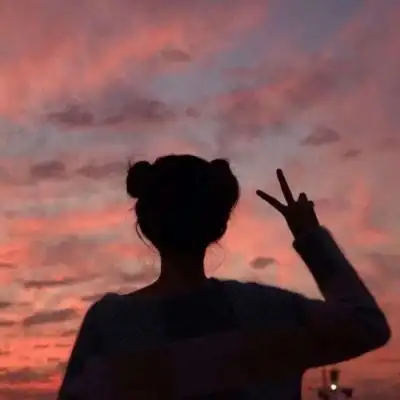 女生背影伤感孤单头像