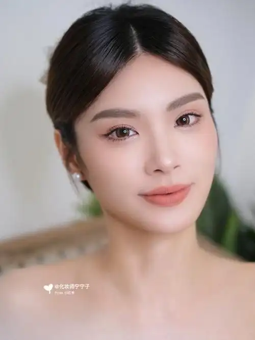 浪漫法式优雅低发髻新娘造型分享