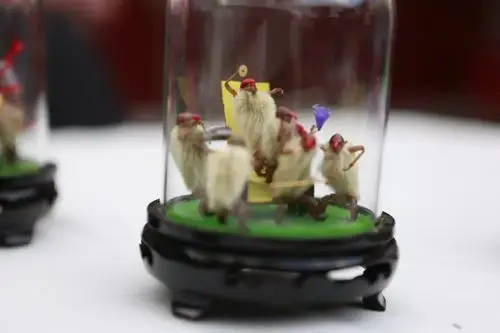 凯撒文化课玲珑北京蝉蜕花骨毛猴技艺