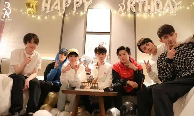 the9晒聚餐合照,重走青你1后路,选秀节目"出道即陨落"比比皆是