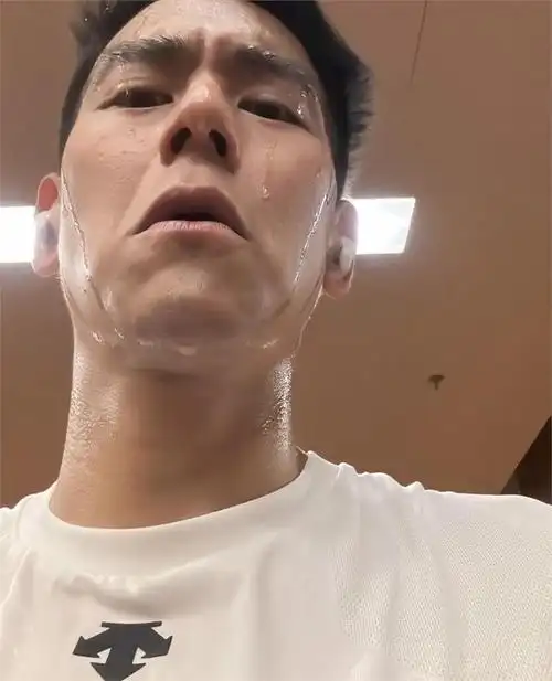 彭于晏死亡视角零偶像包袱自拍满脸皱纹肥肉型男变大叔