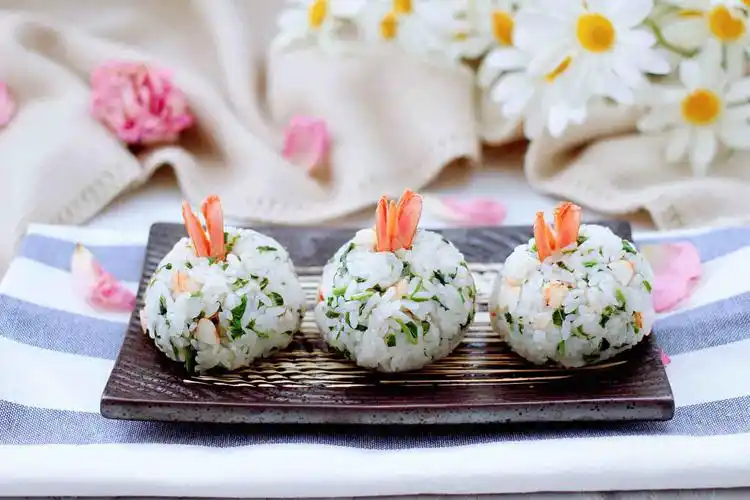 香椿红虾饭团,香椿红虾饭团的家常做法 - 美食杰香椿红虾饭团做法大全