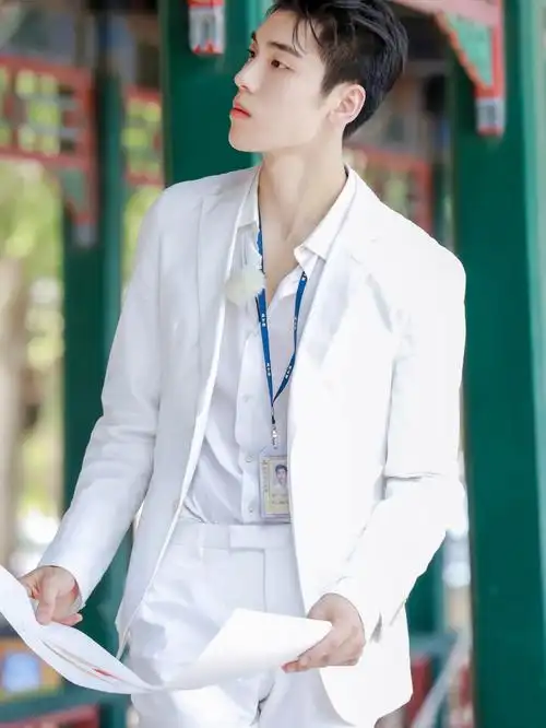 王子异壁纸穿白衬衫如此好看的男生