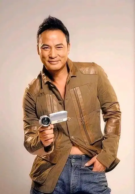 50岁任达华因爱无子,见到女儿时泪流满面