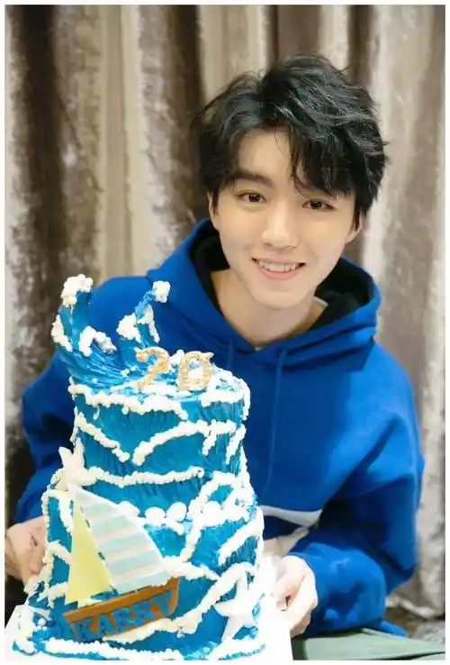 王俊凯20岁许愿场景曝光!