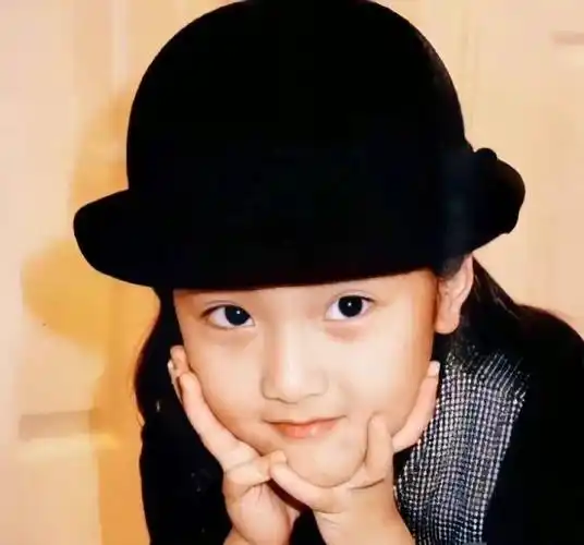 薛凯琪和阿娇小时候很像姐妹_郑秀妍_郭采洁_谭维维