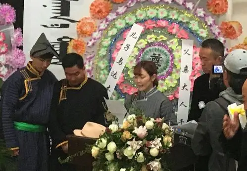 近日,"吉祥三宝"布仁巴雅尔遗体告别仪式在呼伦贝尔海拉尔区殡仪馆