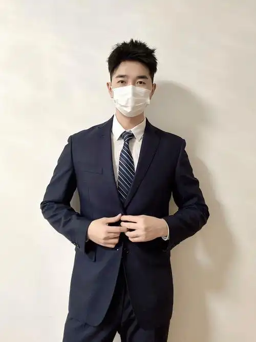 35岁小叔的回忆录 的想法: 穿上正装你就是那个最帅的男人 #帅哥