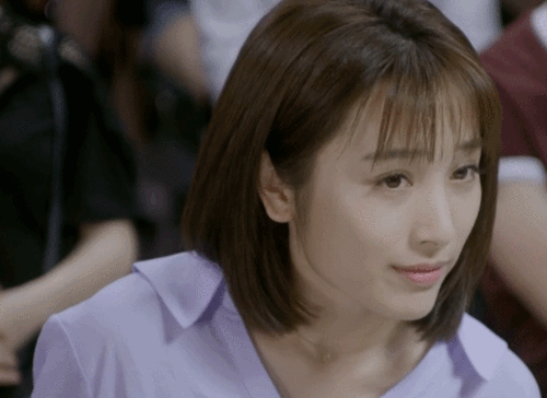 祝绪丹短发美女白色衣服gif动图_动态图_表情包下载_soogif