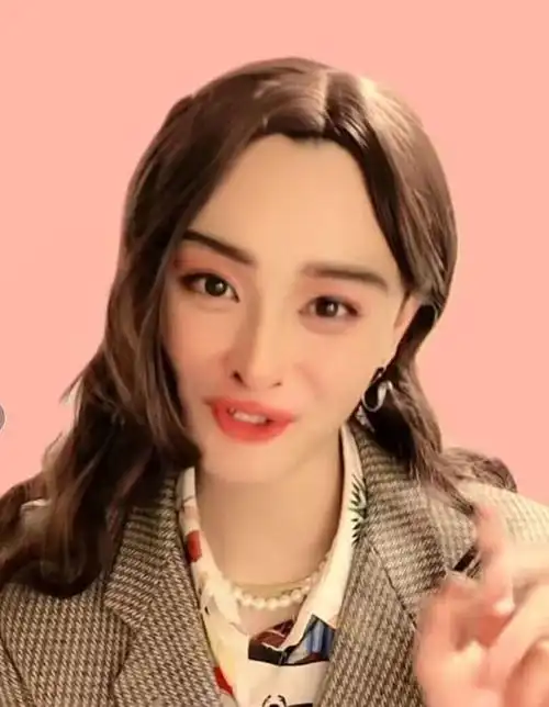 男博主模仿杨幂走红,鼻孔嘴巴画出了精髓,网友直呼一模一样|妆容|假发