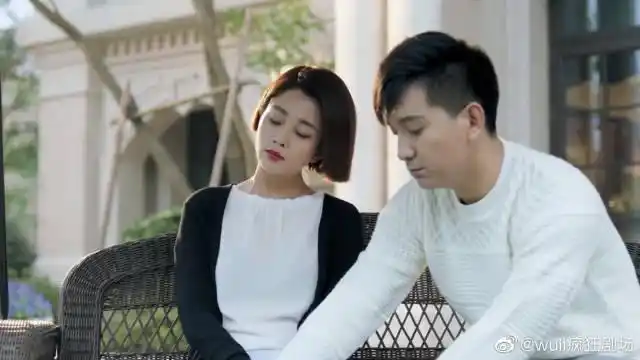 鸡毛飞上天:王旭握着邱岩的手大秀恩爱,狠狠打击了莱昂一番