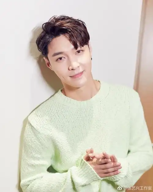 组图:暖男张艺兴上线!