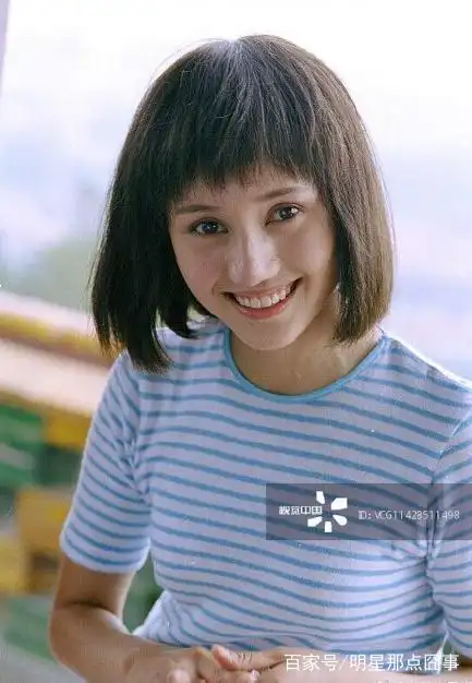 袁泉年轻时真的好让人惊艳,眼睛好亮,笑容非常干净
