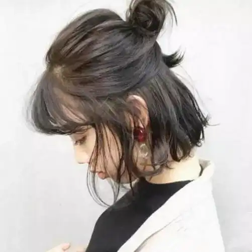 短发扎半丸子头的步骤