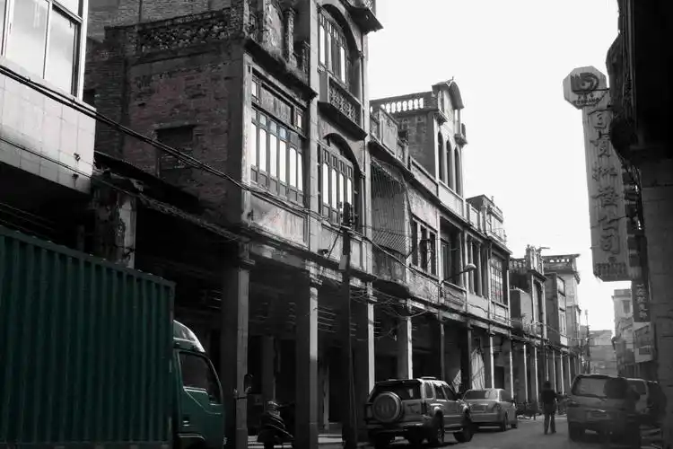 不过,城市要发展,这些旧地方旧行业也不得不退出历史的舞台了