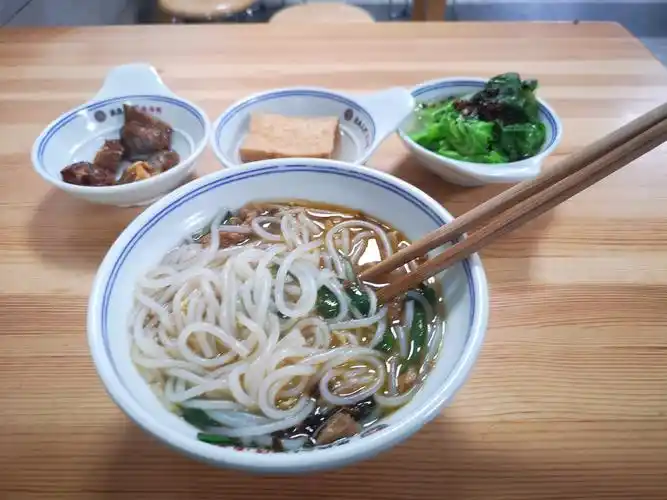 午餐,这是龙岩的特色—清汤粉.