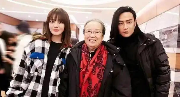 原创"容嬷嬷"李明启:因演技精湛形象深入人心,戏外买菜坐车都被拒