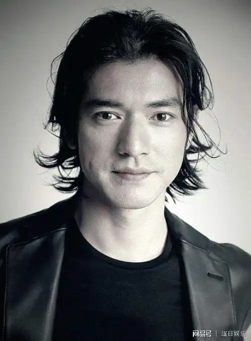 父母眼中最好看的明星金城武如今已变成成熟大叔还没结婚生子