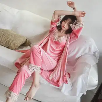睡衣女性感秋冬丝绒三件套v领吊带长袖睡袍天鹅绒睡衣套装家居服 粉色