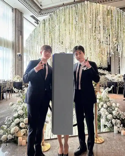 金钟大和老婆举办婚礼,妻子正面照首曝光,两人笑容甜蜜非常恩爱_新娘