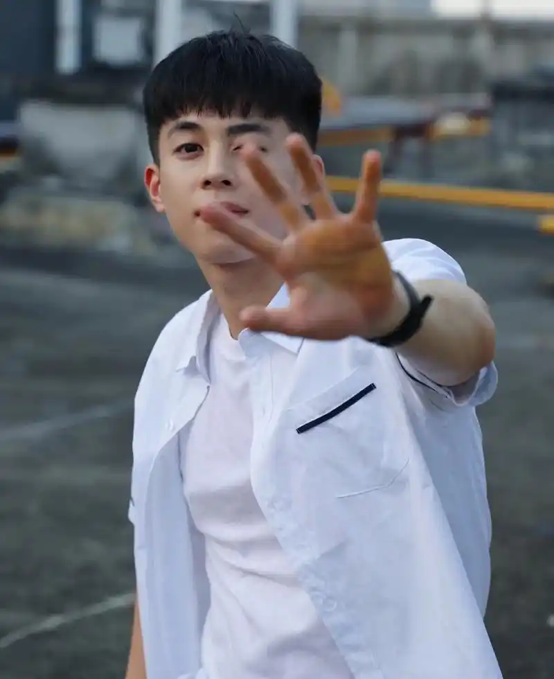 校草级痞帅00后青春少年,神仙颜值小哥哥,看起来很好欺负的样子