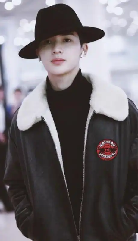 帅哥照片男演员朱正廷皮衣冷酷霸气图片18帅哥猛男文章小虾米