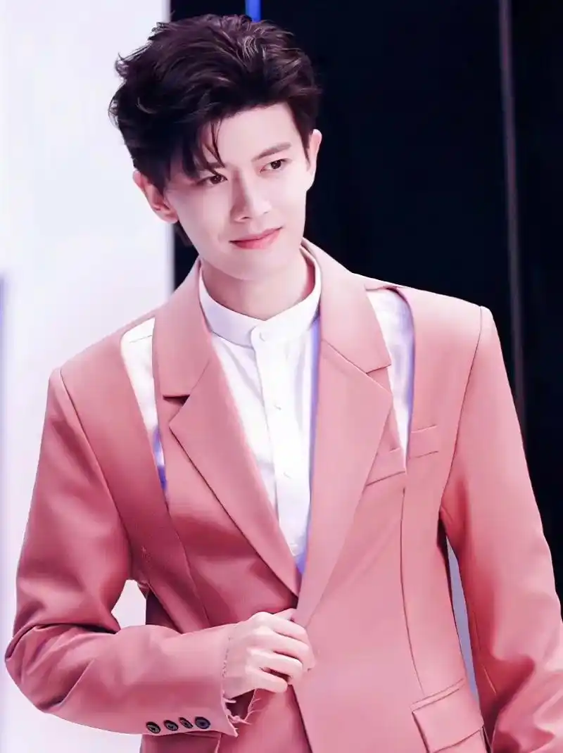 任嘉伦 #一眼心动的彼光少年 原来真的有人可以可爱又努力既 - 抖音