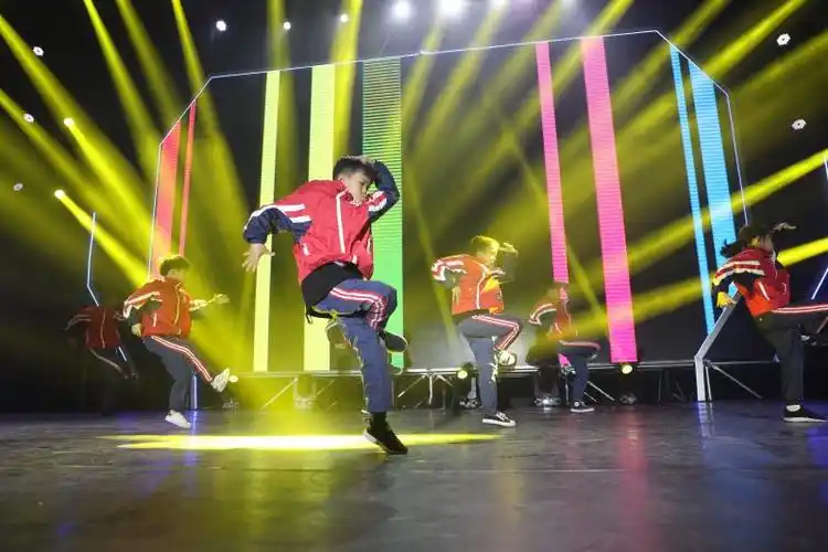 街舞世界冠军齐聚斗舞 "嘻哈厦门"酷炫落幕