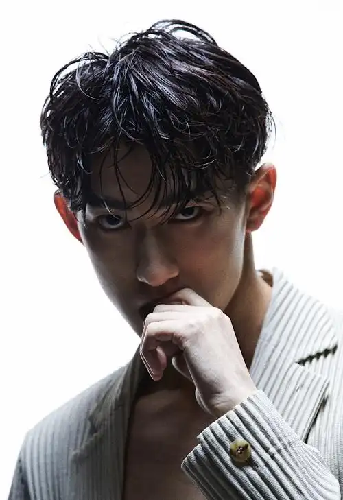 俞彬硬汉风帅气写真