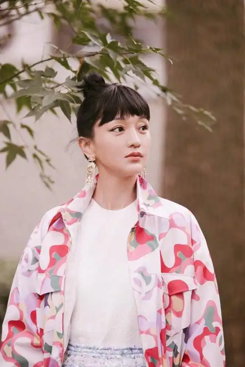 周迅简历个人简介(周迅在娱乐圈的地位)